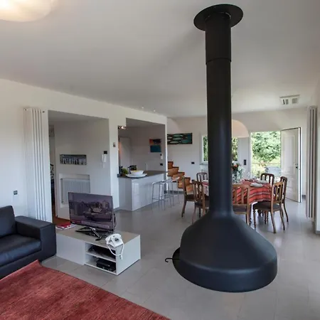Βίλα Villa Mirella